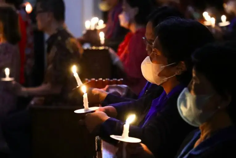 Doa Malam Katolik: Makna, Tata Cara, dan Contoh Doa