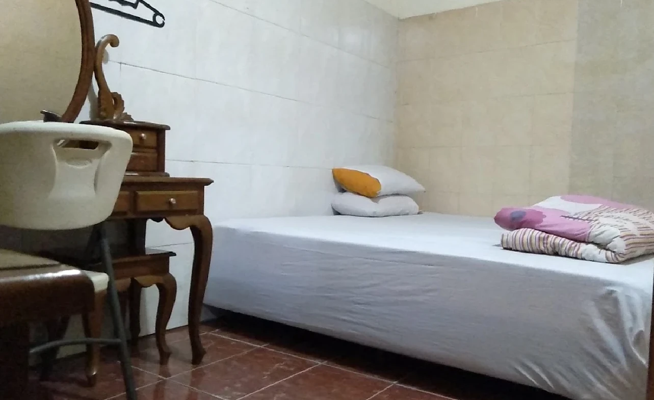 Hotel Laura Senen: Review Harga Kamar, Fasilitas, Lokasi