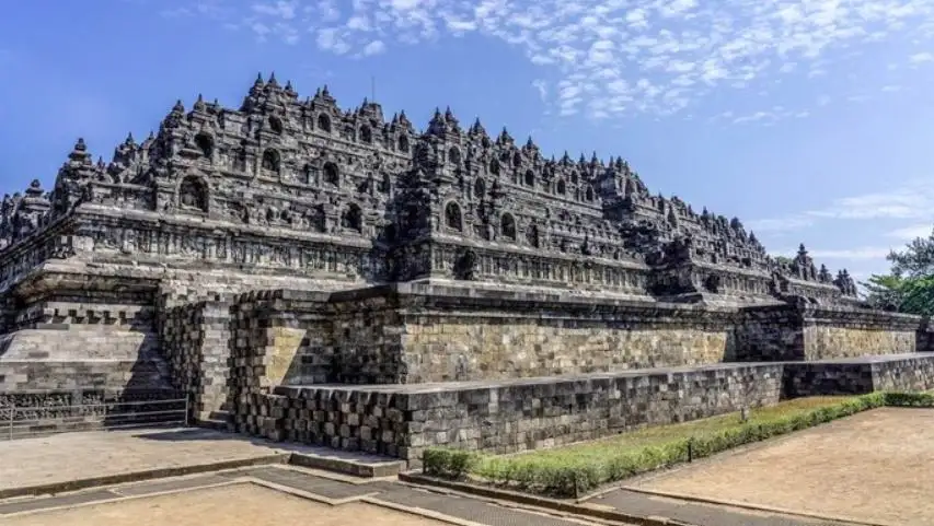 Kerajaan Buddha di Indonesia: Sejarah, dan Warisan Budaya